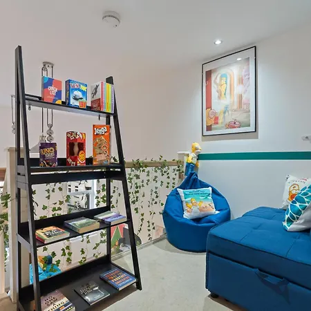 1Br Loft Apartment - Liverpool Street Sleeps 6 - The Simpsons Themed